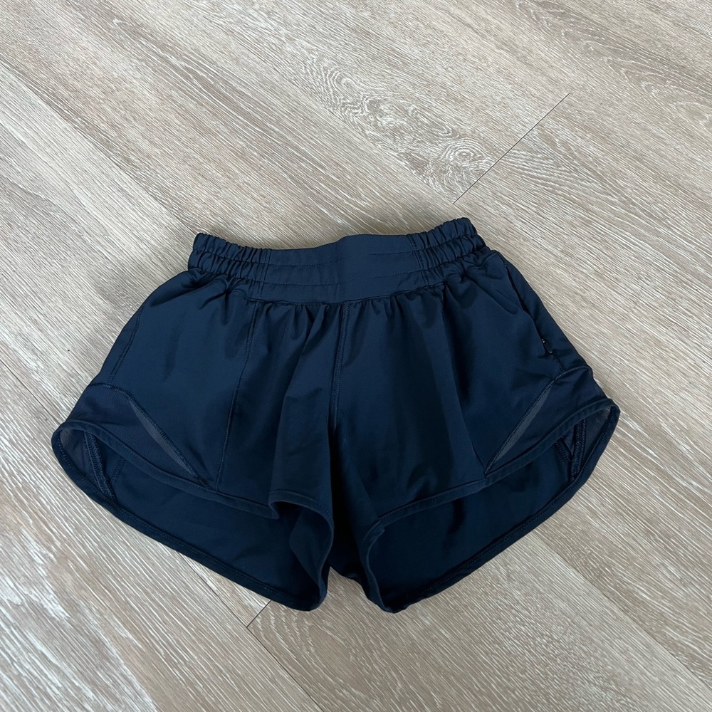 Lululemon Hotty Hot Short II *2.5"
